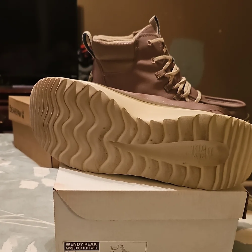 Hey Dude Women's Winter Boots Tan In Color - Picture 2 of 5